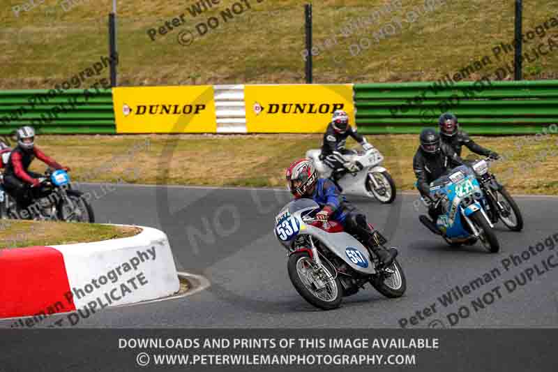 Vintage motorcycle club;eventdigitalimages;mallory park;mallory park trackday photographs;no limits trackdays;peter wileman photography;trackday digital images;trackday photos;vmcc festival 1000 bikes photographs